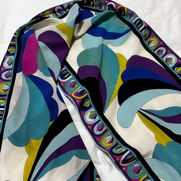 Emilio Pucci Vibrant Silk Scarf With Geometric Print in Purple, Blue, and White - Picture 9 of 11